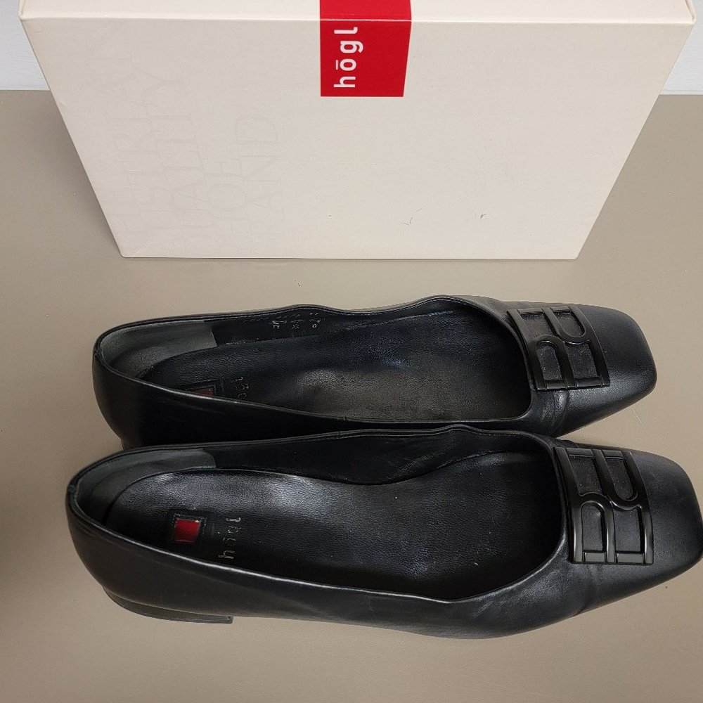 Black ballerina flats